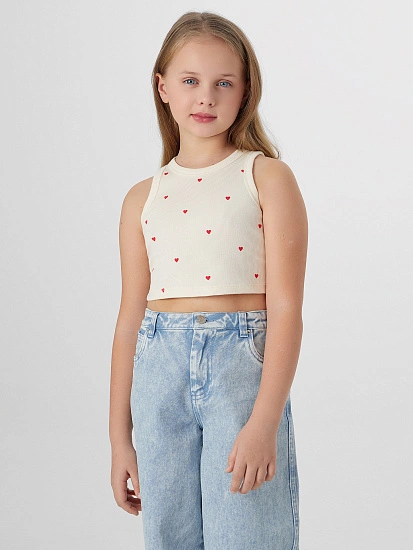 картинка Топ для девочек бежевый с принтом в сердечко от известного бренда одежды для девочек Mark Formelle