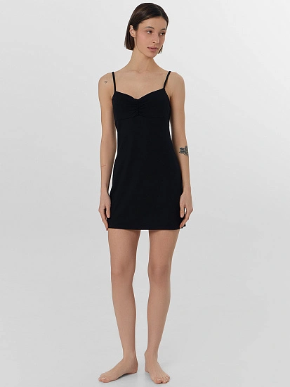 картинка Сорочка ночная женская черная на бретелях от магазина стильной одежды Mark Formelle