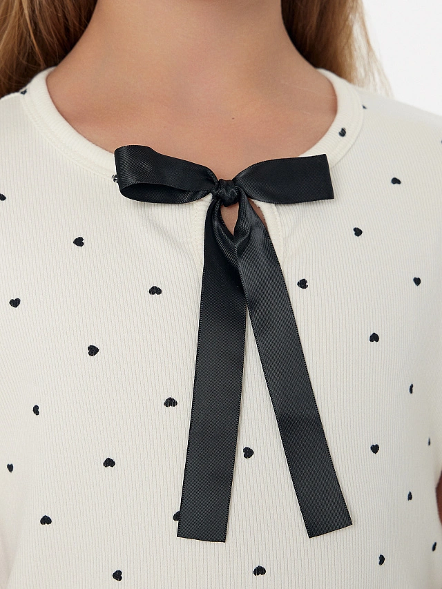 Футболка для девочек бежевая с декоративным бантиком - 5