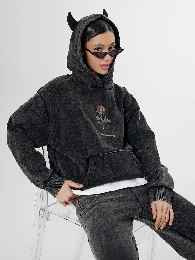 Теплое худи женское черное с начесом и декоративными "рожками" - 4