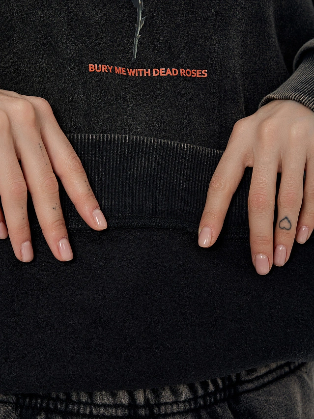 Теплое худи женское черное с начесом и декоративными "рожками" - 11