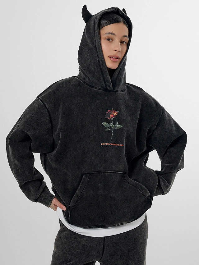 Теплое худи женское черное с начесом и декоративными "рожками" - 12