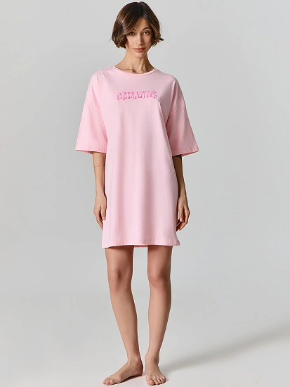 картинка Туника домашняя женская розовая с надписью от магазина стильной одежды Mark Formelle