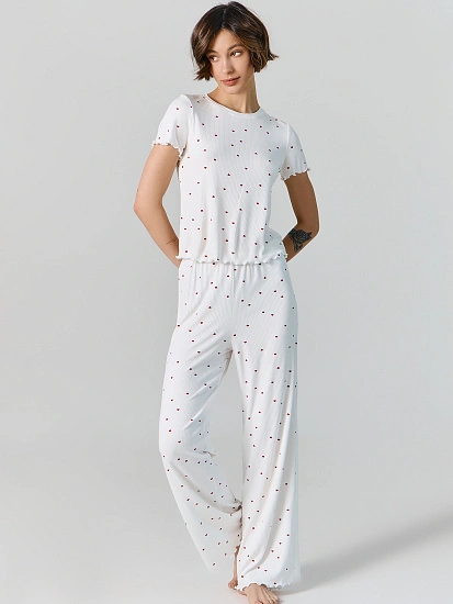 картинка Комплект домашний женский белый с принтом в сердечко от магазина стильной одежды Mark Formelle