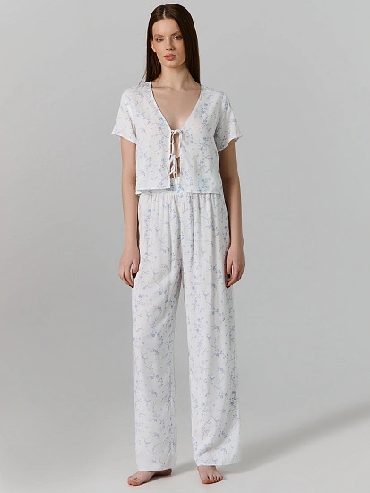 картинка Комплект домашний женский белый: жакет и брюки от магазина стильной одежды Mark Formelle