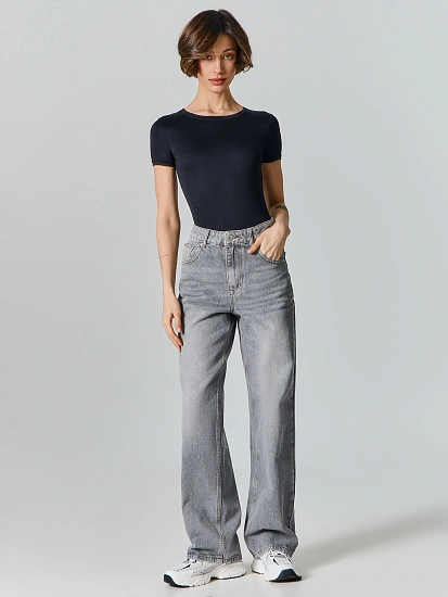 картинка Джинсы женские wide leg серые от магазина стильной одежды Mark Formelle