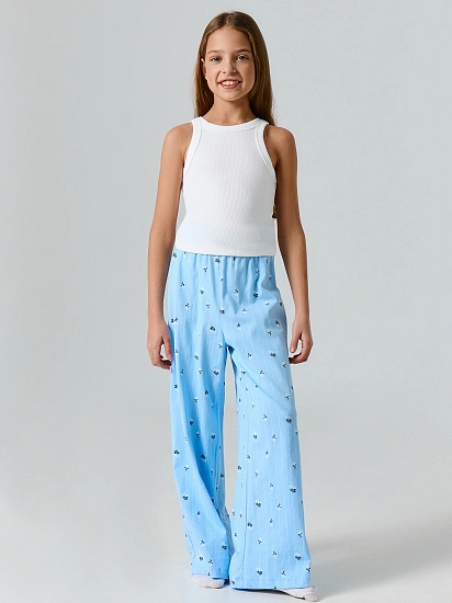 картинка Брюки домашние для девочек голубые с цветочным принтом  от известного бренда одежды для девочек Mark Formelle