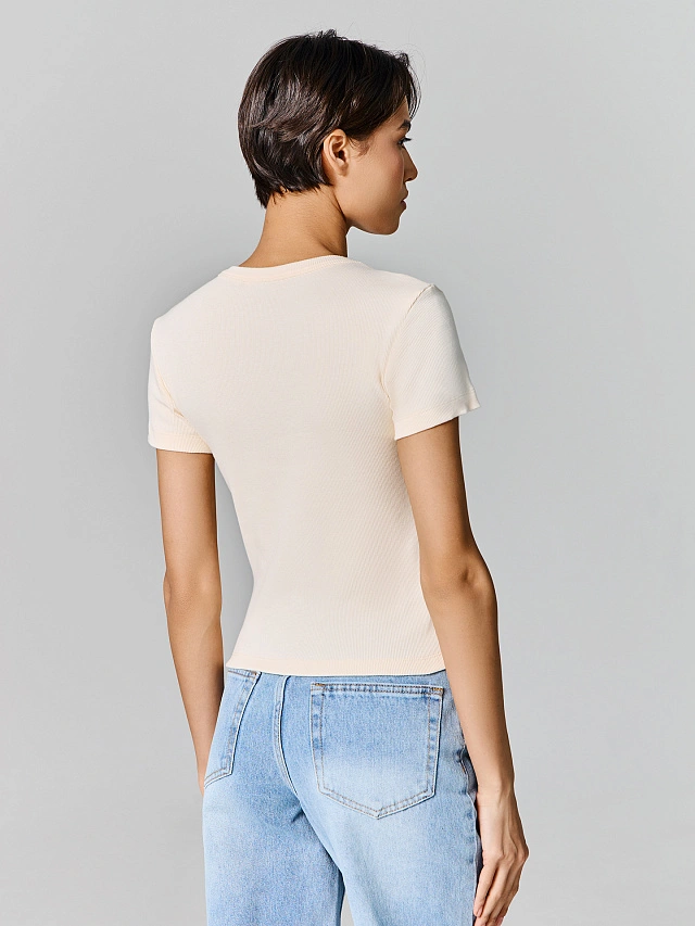 Джемпер женский бежевый прилегающего силуэта - 4