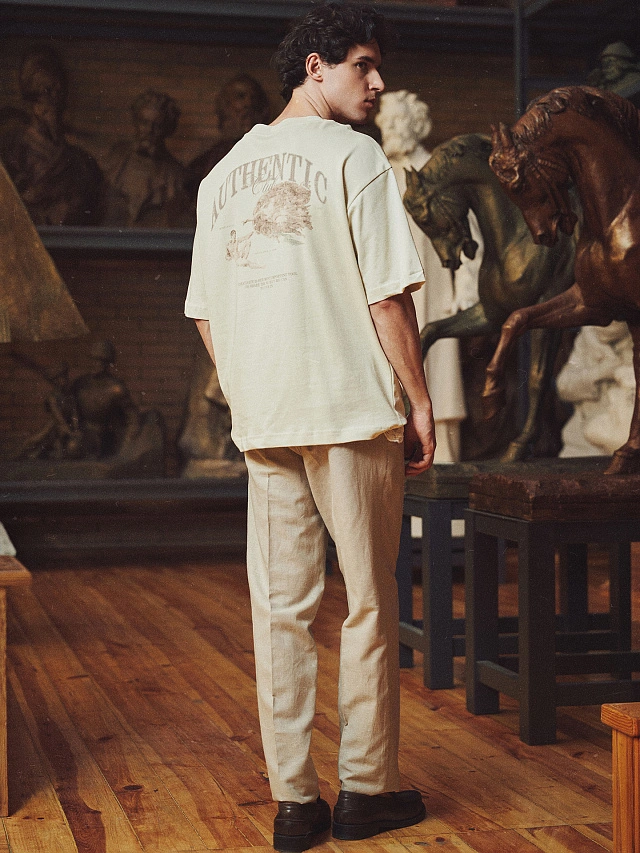 Футболка мужская бежевая с художественным принтом - 3