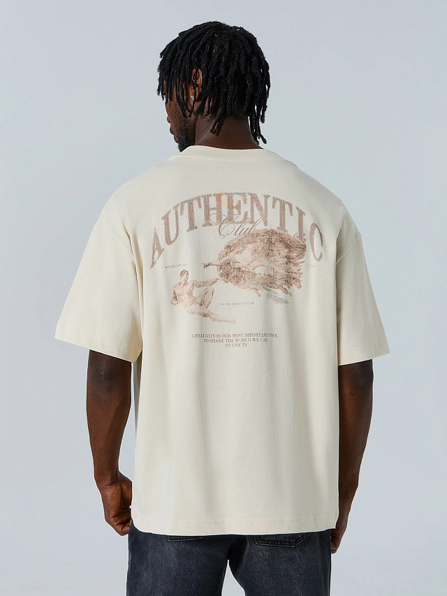 Футболка мужская бежевая с художественным принтом - 6