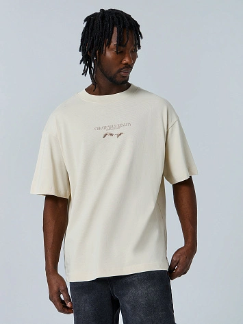 Футболка мужская бежевая с художественным принтом