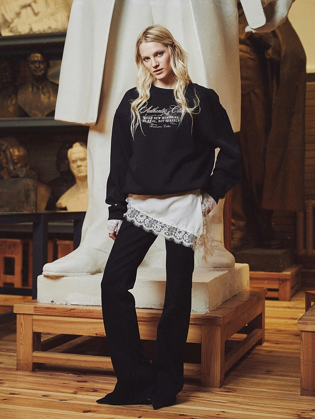 Теплый свитшот женский черный с начесом - 3