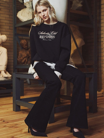 картинка Теплый свитшот женский черный с начесом от магазина стильной одежды Mark Formelle