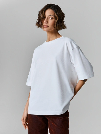 картинка Футболка оверсайз женская белая от магазина стильной одежды Mark Formelle
