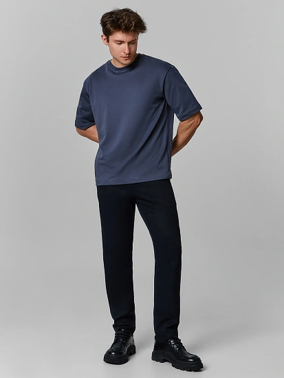 картинка Брюки мужские прямые черные от магазина мужской одежды Mark Formelle