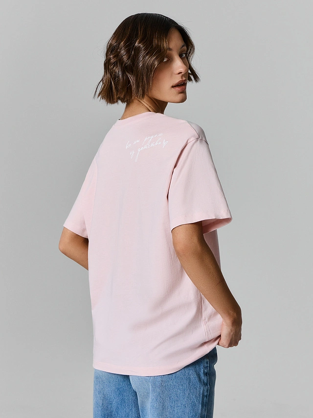 Футболка оверсайз женская розовая с надписью "Все мы родом из детства" - 4