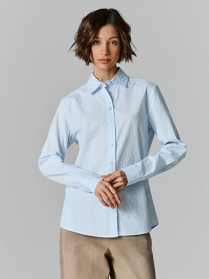 картинка Рубашка женская голубая в полоску от магазина стильной одежды Mark Formelle
