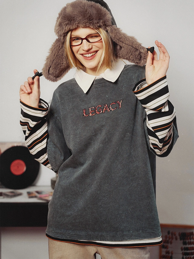 Футболка оверсайз женская серая с принтом винтажного ковра - 2