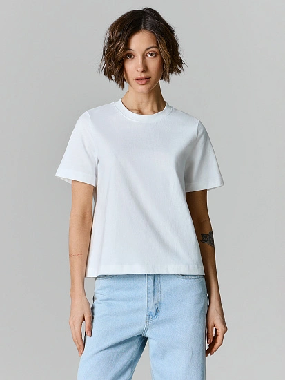 картинка Футболка базовая женская белая от магазина стильной одежды Mark Formelle
