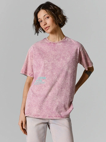 Футболка оверсайз женская розовая с надписью "all you need is love"