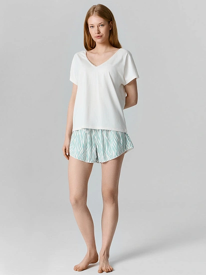 картинка КОМПЛЕКТ ЖЕНСКИЙ (ФУТБОЛКА, ШОРТЫ) от магазина стильной одежды Mark Formelle