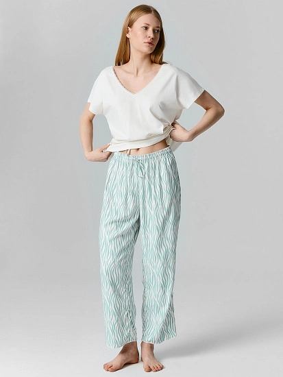 картинка КОМПЛЕКТ ЖЕНСКИЙ (ФУТБОЛКА, БРИДЖИ) от магазина стильной одежды Mark Formelle