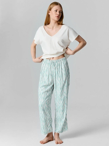 Комплект женский (футболка, бриджи)