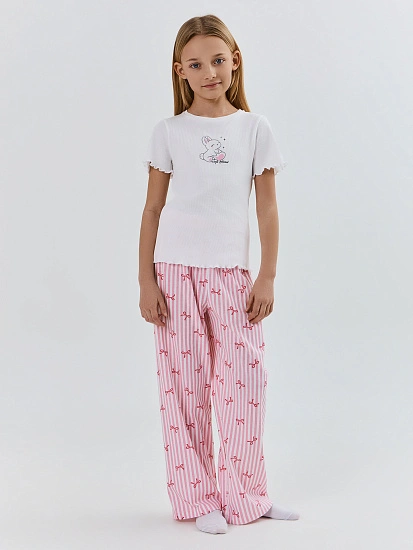 картинка Комплект домашний для девочек с узором бантиков от известного бренда одежды для девочек Mark Formelle