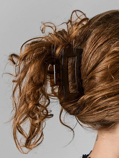 картинка Заколка-крабик для волос женская коричневая от магазина стильной одежды Mark Formelle