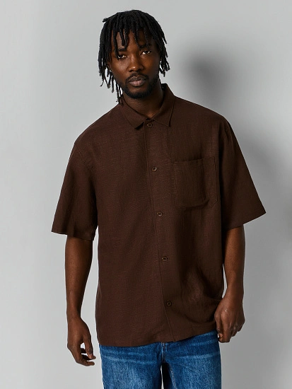 картинка Рубашка мужская льняная коричневая от магазина мужской одежды Mark Formelle