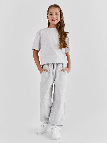 картинка Брюки джоггеры для девочек серые от известного бренда одежды для девочек Mark Formelle