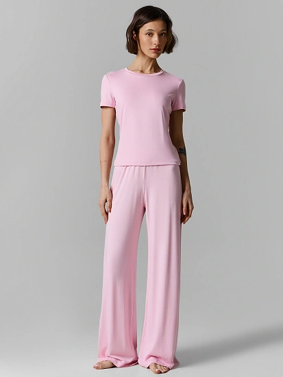 картинка Комплект домашний женский розовый от магазина стильной одежды Mark Formelle
