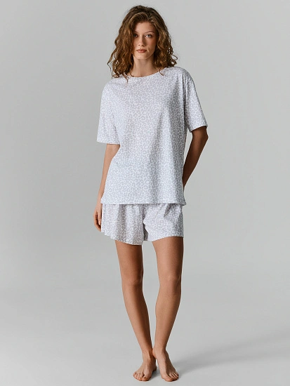 картинка КОМПЛЕКТ ЖЕНСКИЙ (ФУТБОЛКА, ШОРТЫ) от магазина стильной одежды Mark Formelle