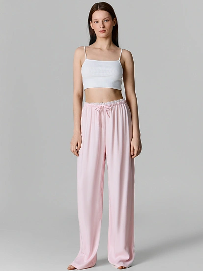 картинка Брюки домашние женские розовые с декоративным кружевом от магазина стильной одежды Mark Formelle