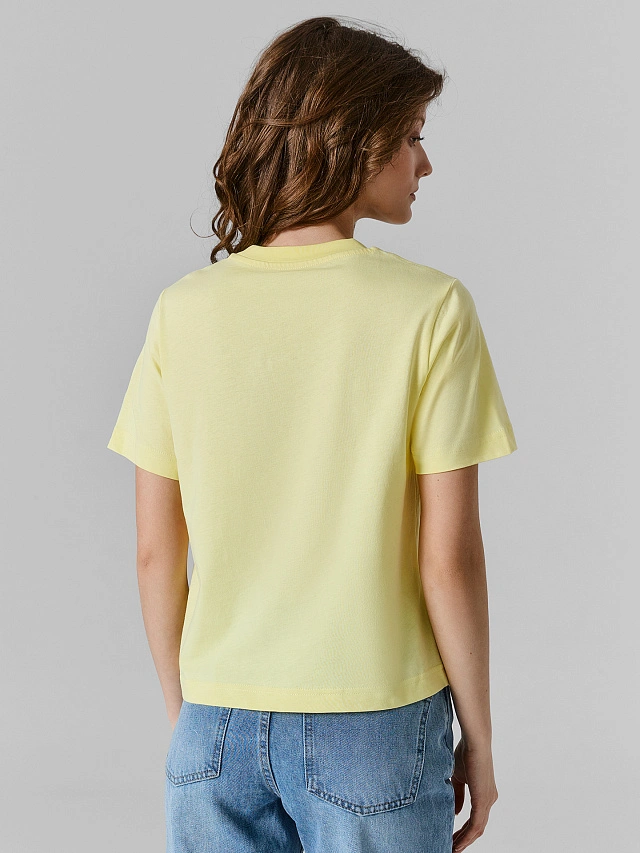 Футболка женская желтая прямого кроя - 3