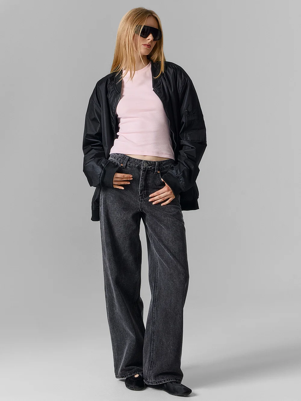 картинка Джинсы baggy fit женские серые от магазина стильной одежды Mark Formelle