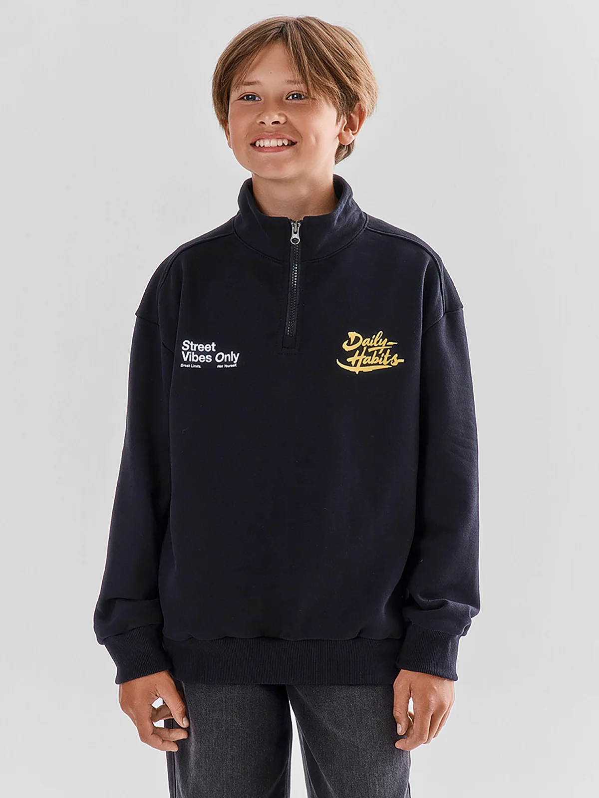 Толстовка для мальчиков черная с полузамком - 3