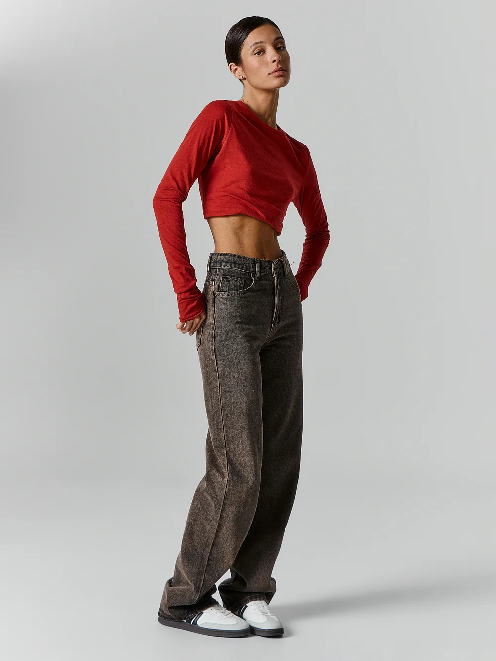 картинка Джинсы Straight fit женские серые от магазина стильной одежды Mark Formelle