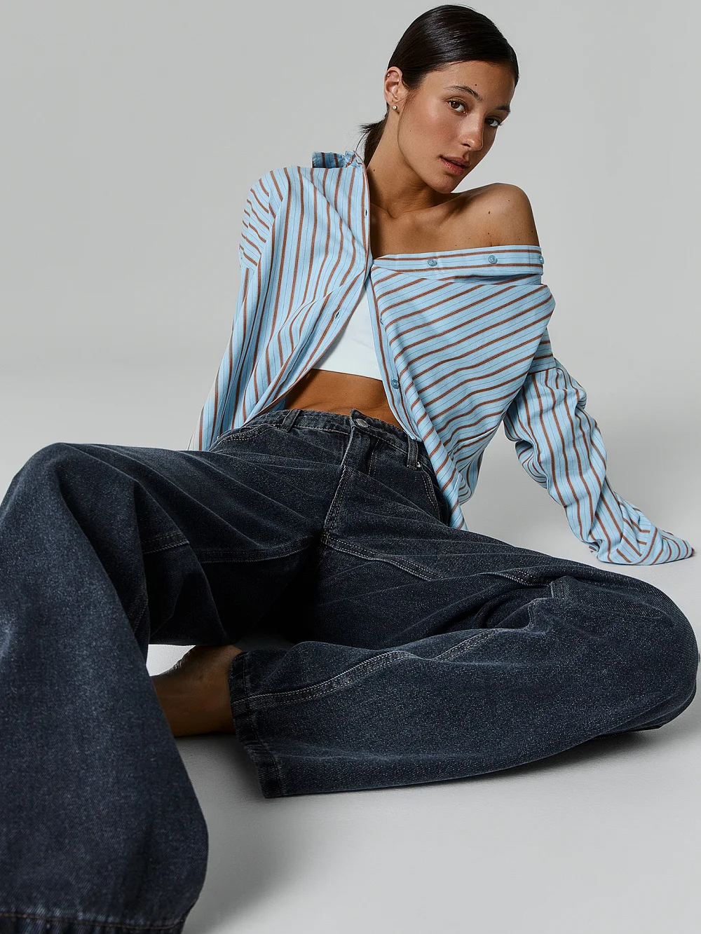 картинка Джинсы Wide leg fit женские серые от магазина стильной одежды Mark Formelle