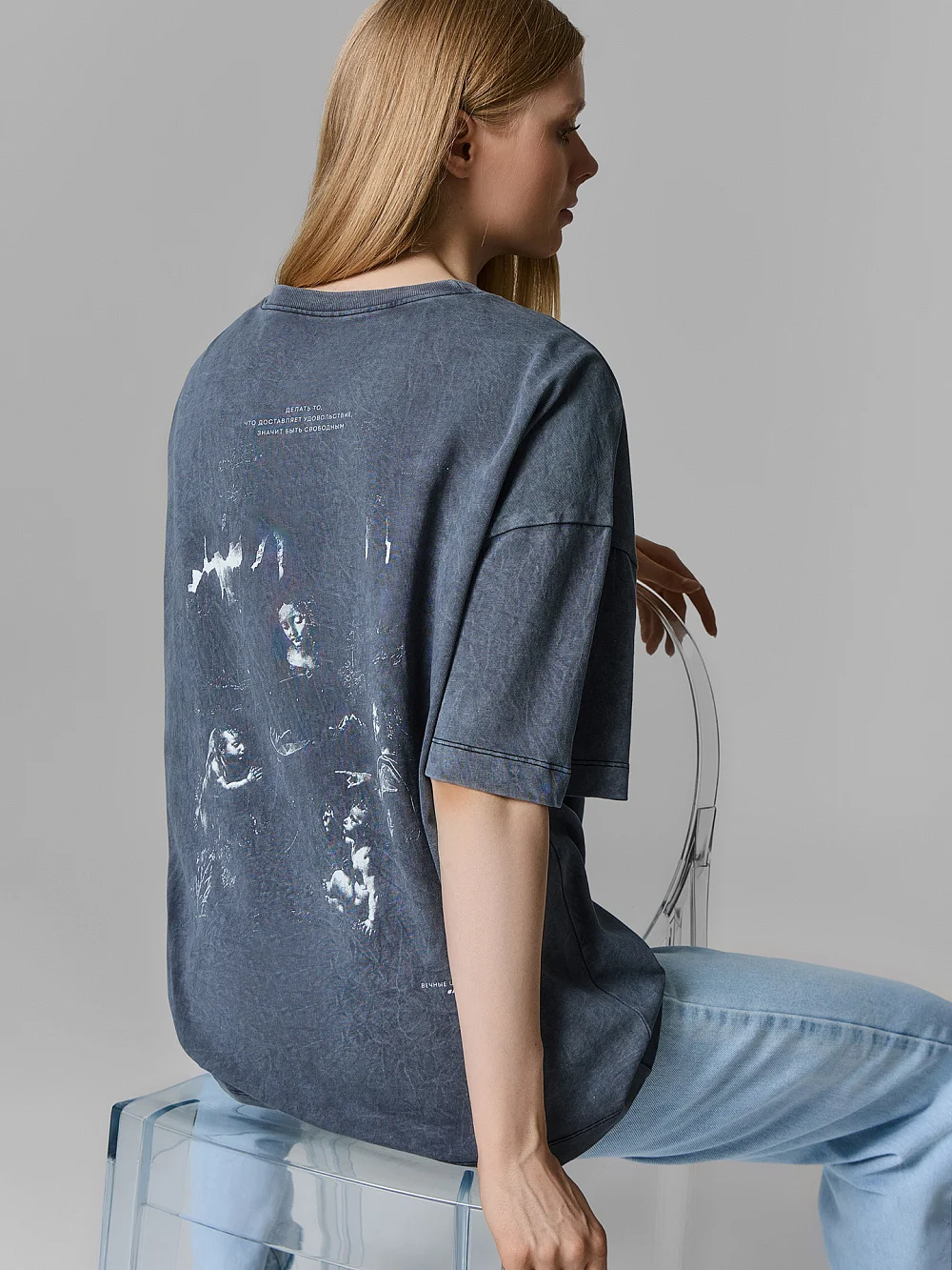 Футболка женская серая с вышивкой оверсайз