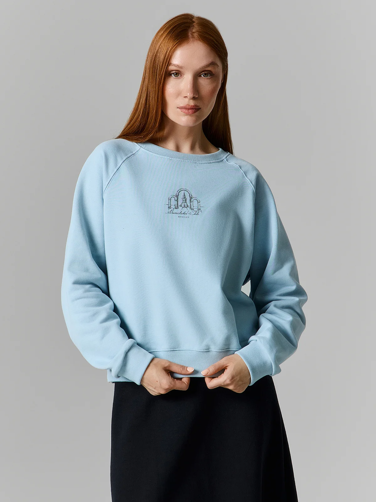 Свитшот женский голубой с принтом - 4