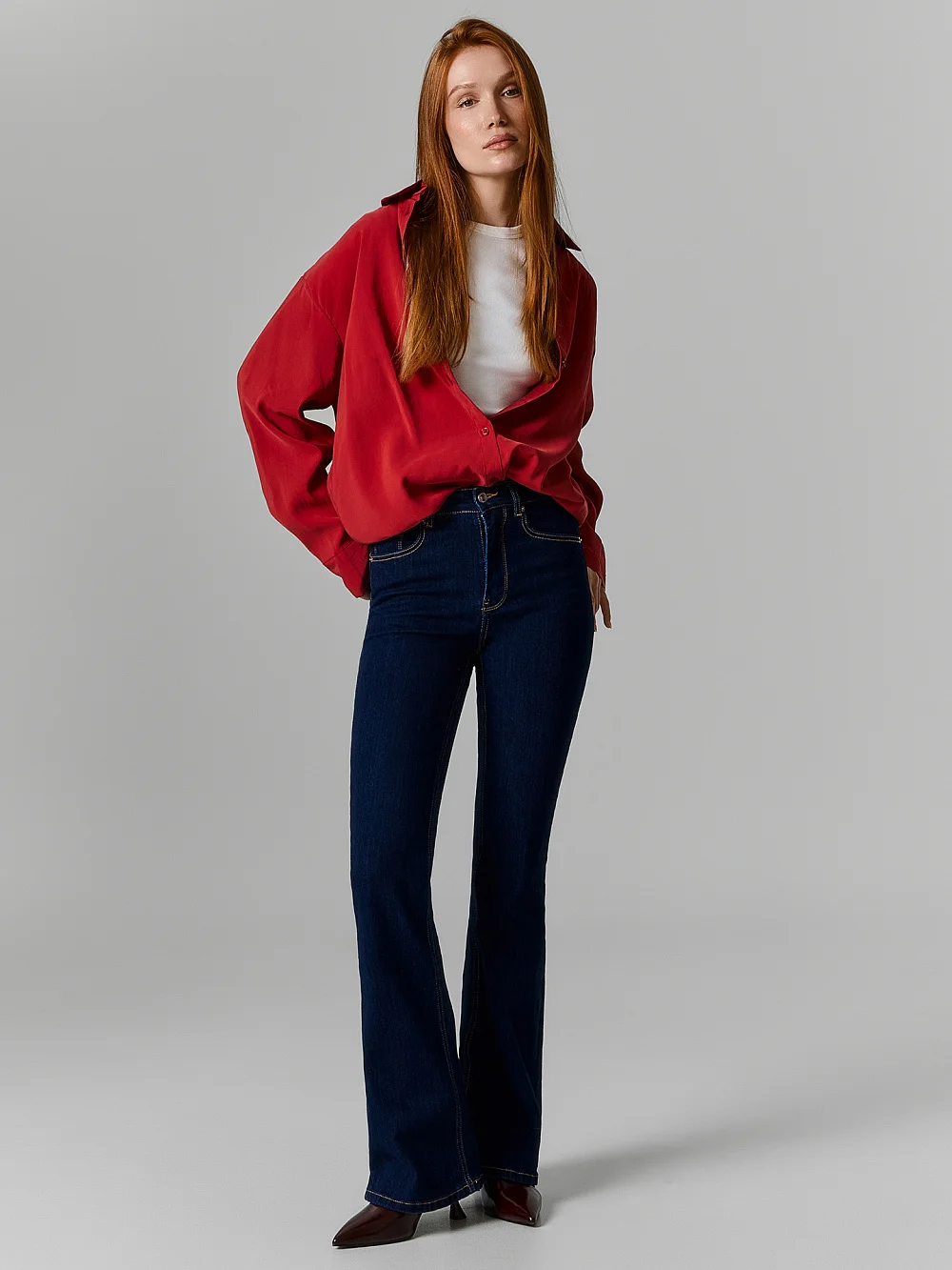 картинка Джинсы Flare fit женские синие от магазина стильной одежды Mark Formelle